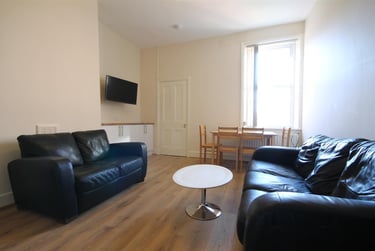 4 bed flat, Claremont Road, Spital Tongues, Newcastle, NE24AN - Image 1